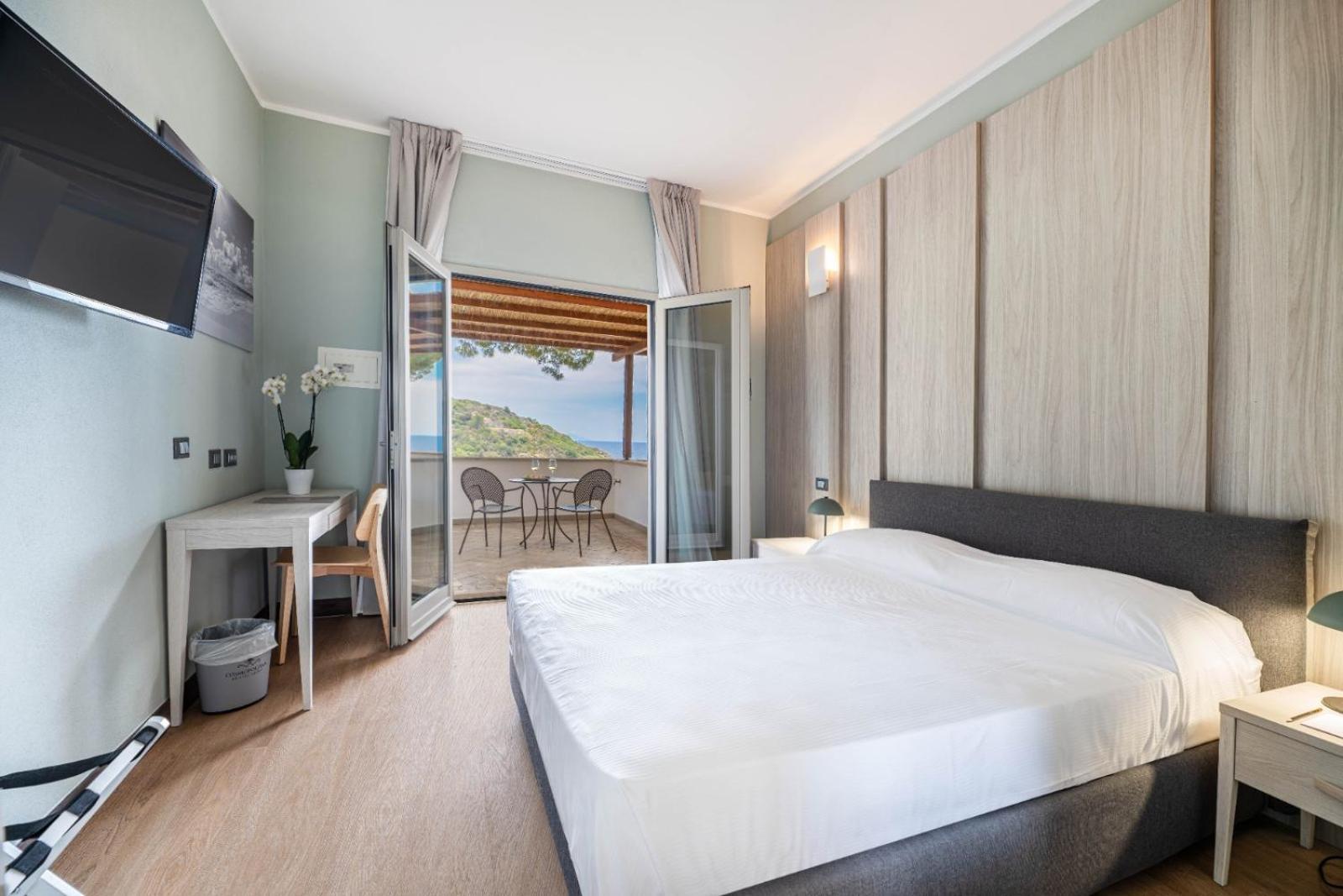 Hotel Baia Imperiale Spiaggia di Cavoli Eksteriør billede