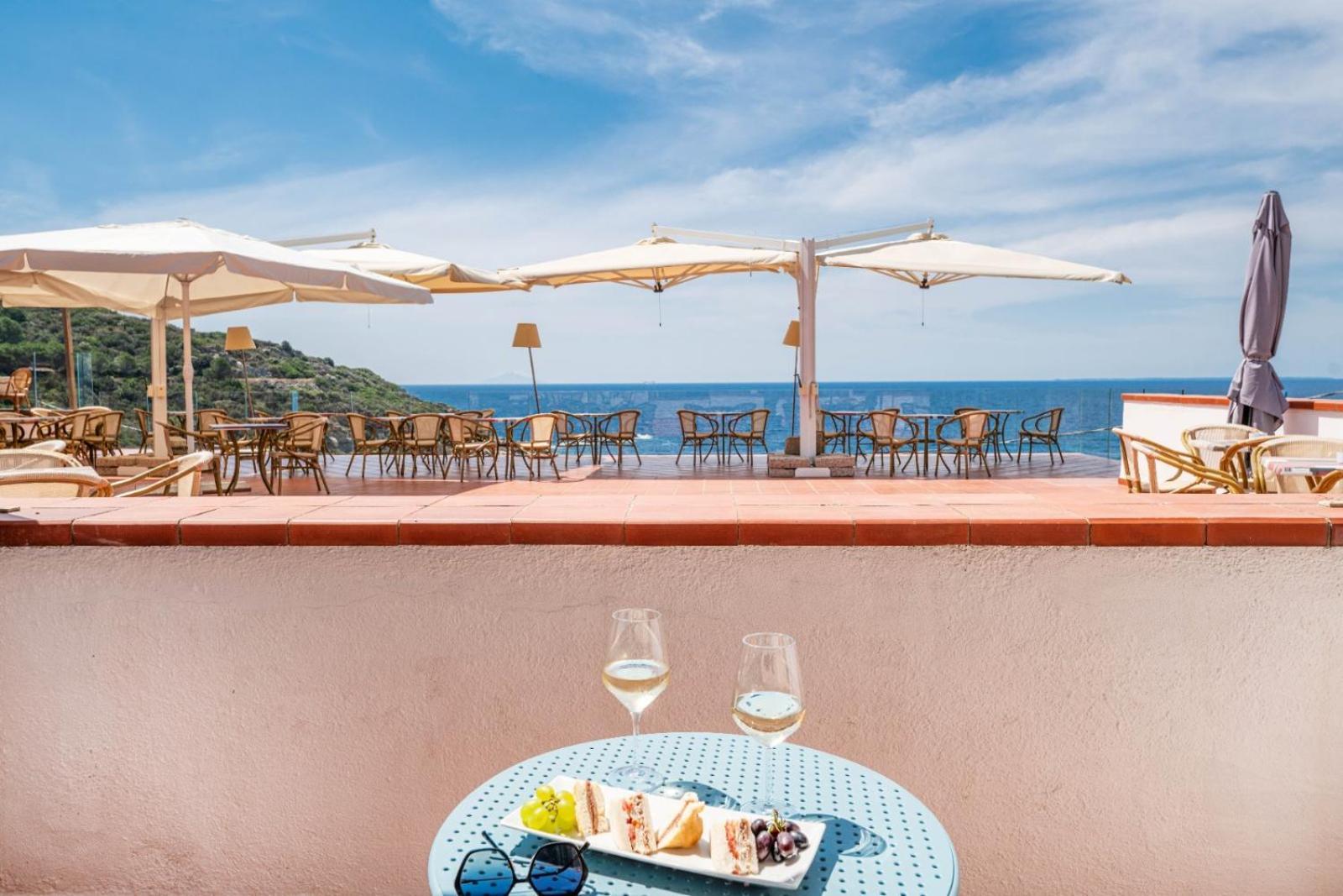 Hotel Baia Imperiale Spiaggia di Cavoli Eksteriør billede
