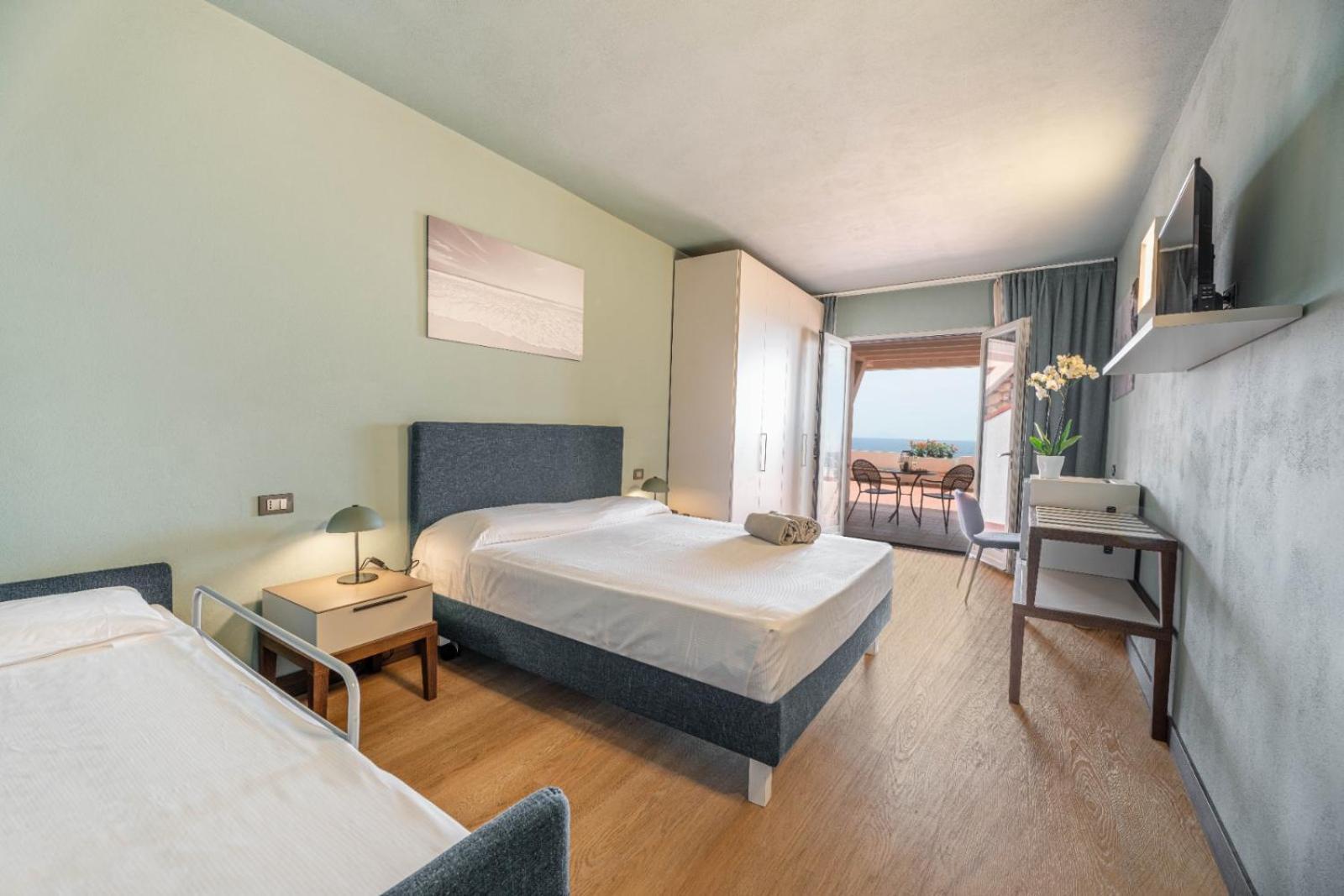 Hotel Baia Imperiale Spiaggia di Cavoli Eksteriør billede